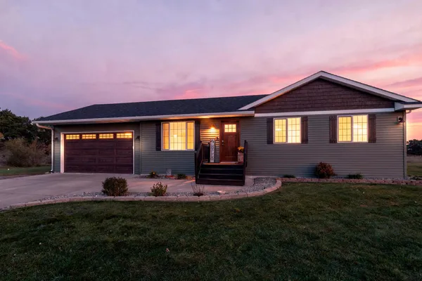 $495,000 | 9569 291st Avenue Northeast, North Branch, MN 55056