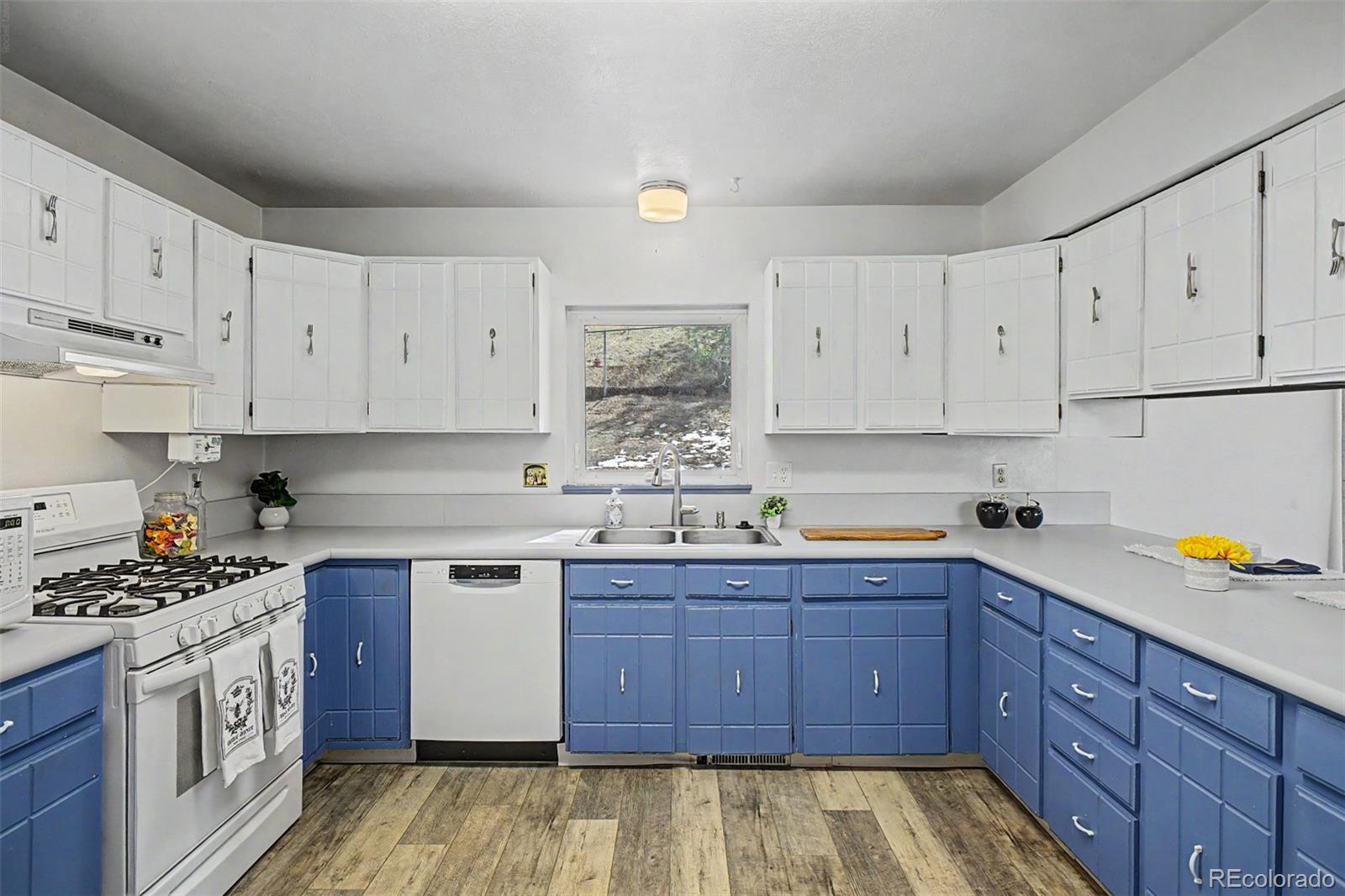 5302 South Pine Road Evergreen, CO 80439 - Photo 9 of 42 Gallery Image 9