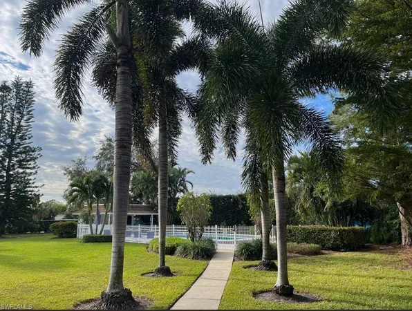 $2,995 | 240 Palm River Boulevard, Unit C102, Naples, FL 34110