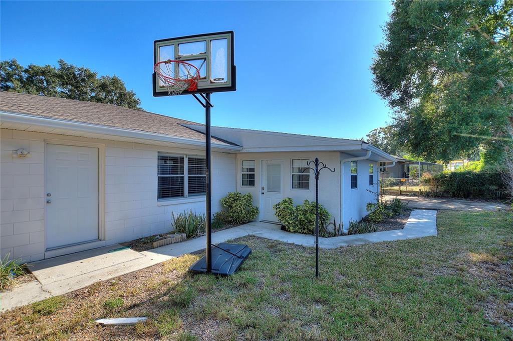 130 Audubon Road Winter Haven, FL 33884 - Photo 38 of 46 a view of a house with backyard