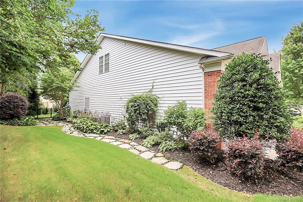 360 Miners Cove Way Fort Mill, SC 29708 - Photo 2 of 15 Gallery Image 2