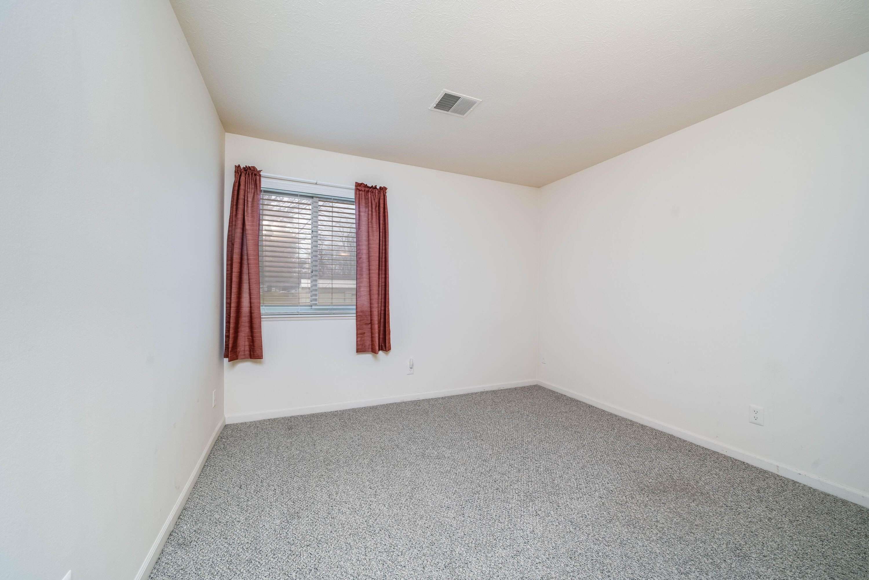 748 West Kilgore Road Kalamazoo, MI 49008 - Photo 12 of 14 748_Kilgore_Unit208_10