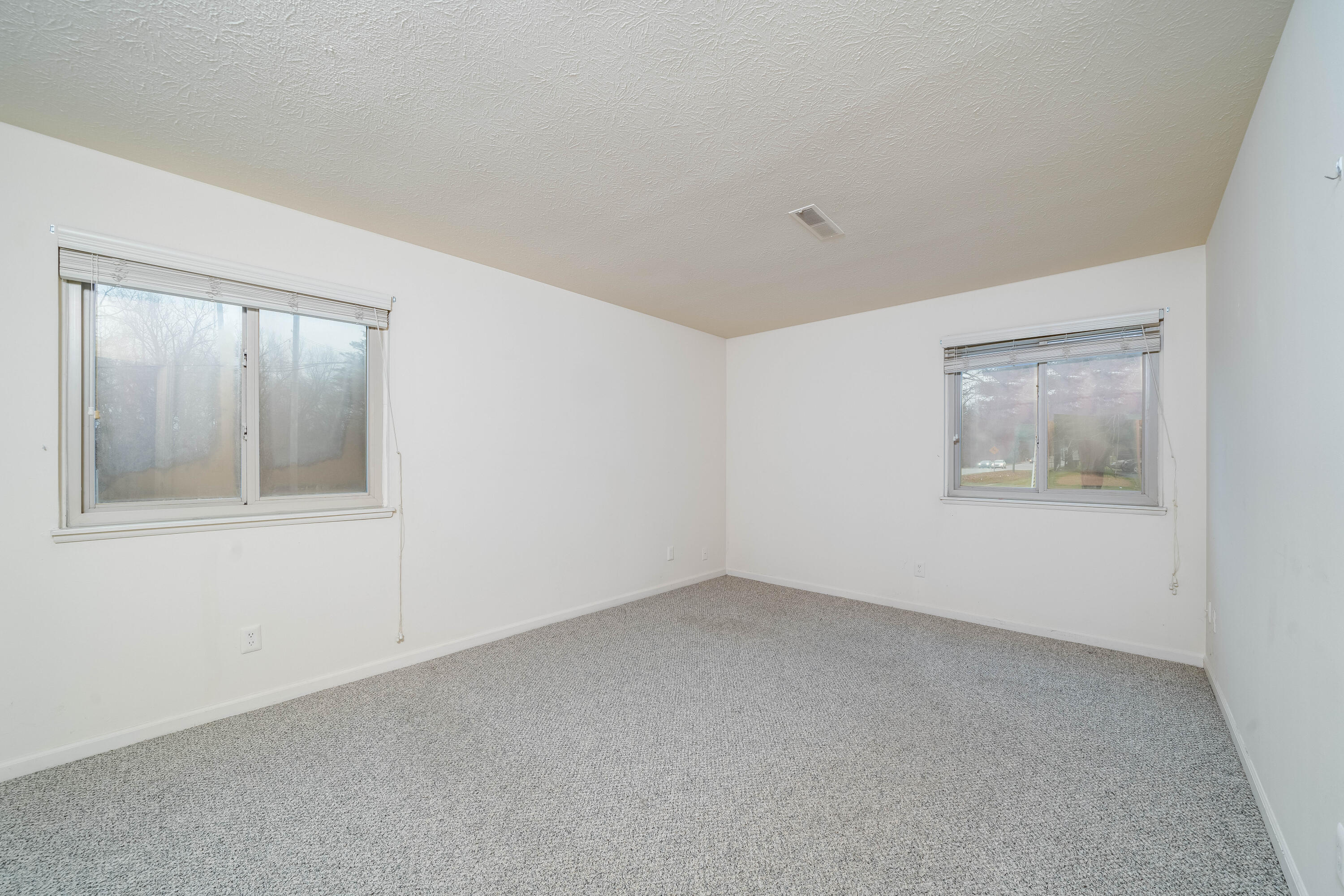 748 West Kilgore Road Kalamazoo, MI 49008 - Photo 13 of 14 748_Kilgore_Unit208_11