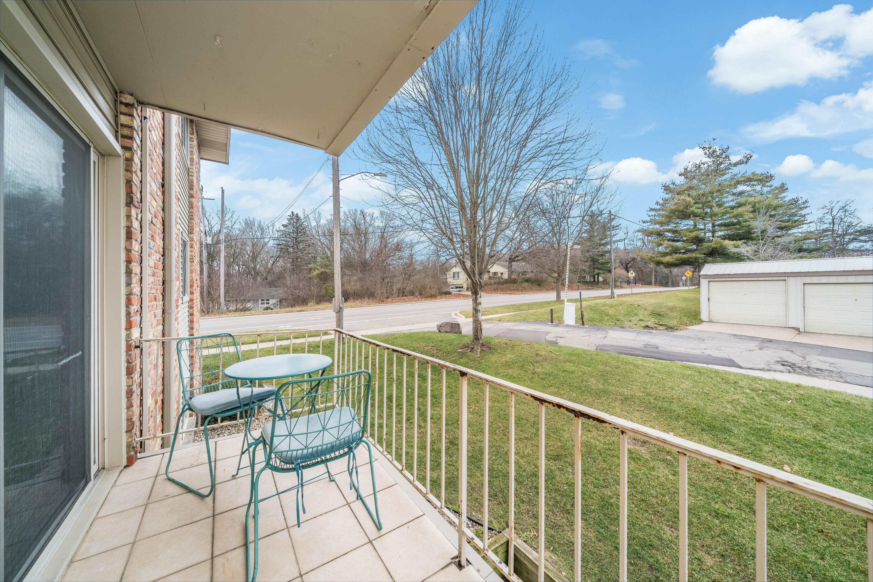 748 West Kilgore Road Kalamazoo, MI 49008 - Photo 3 of 14 748_Kilgore_Unit208_14