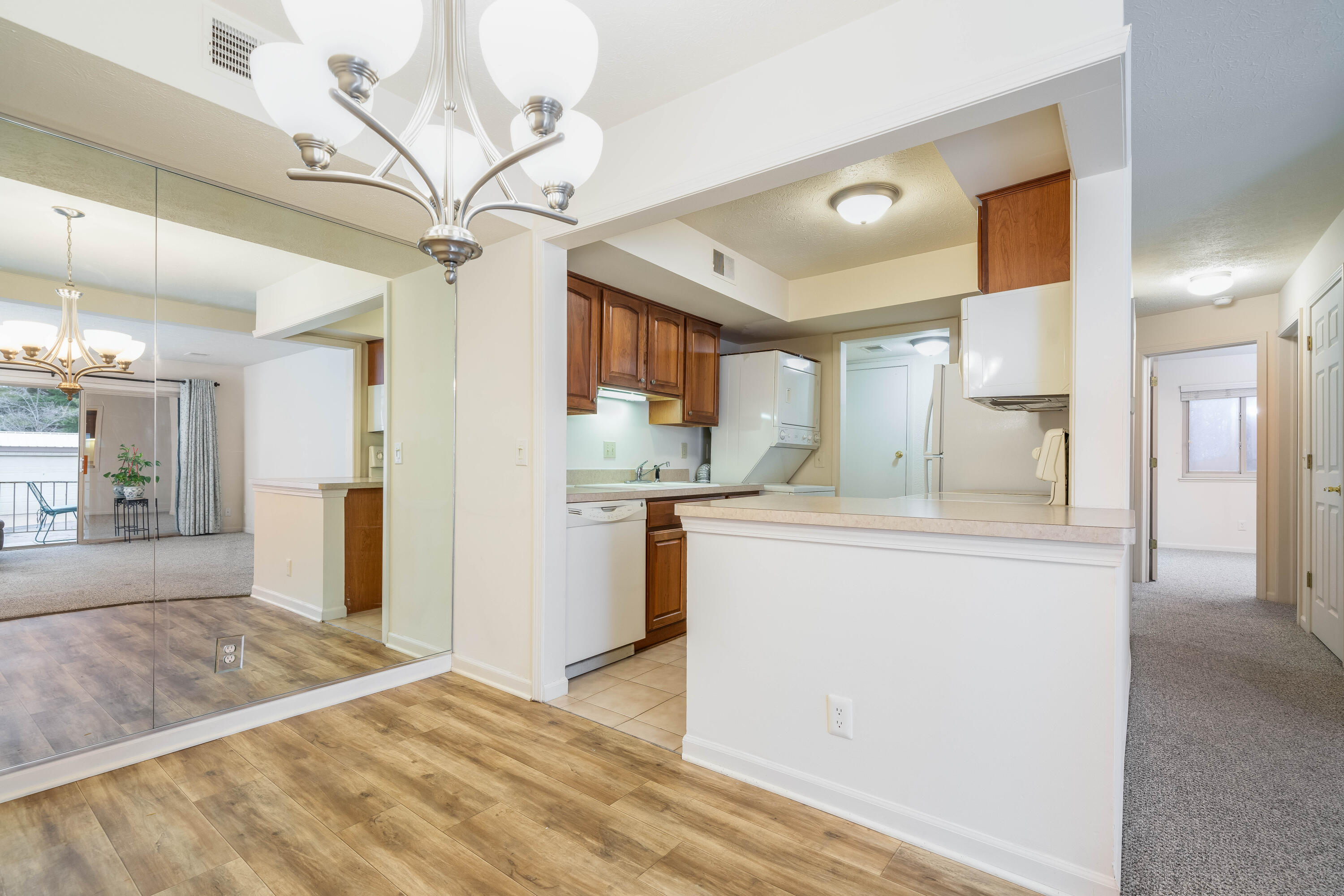 748 West Kilgore Road Kalamazoo, MI 49008 - Photo 8 of 14 748_Kilgore_Unit208_06
