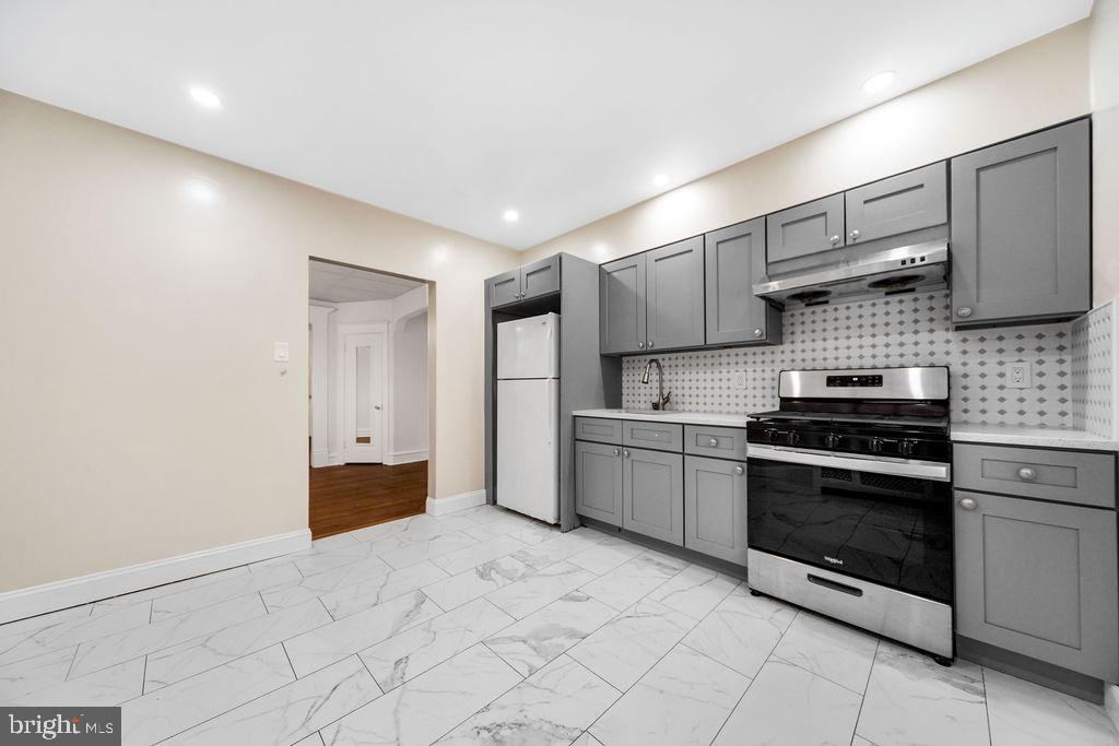 274 Avon Road Upper Darby, PA 19082 - Photo 11 of 24