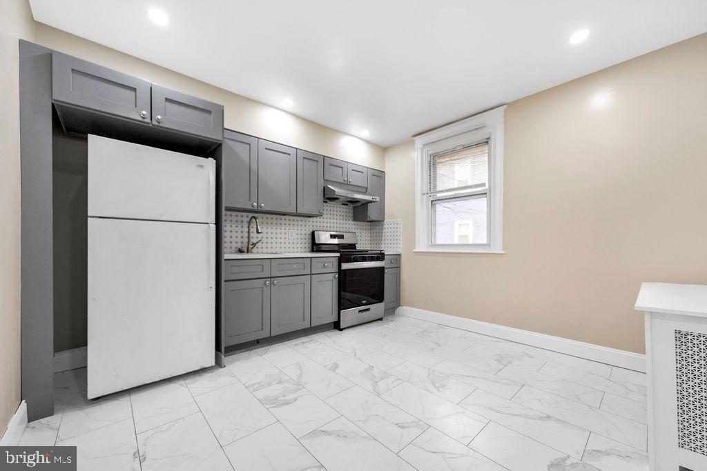 274 Avon Road Upper Darby, PA 19082 - Photo 12 of 24