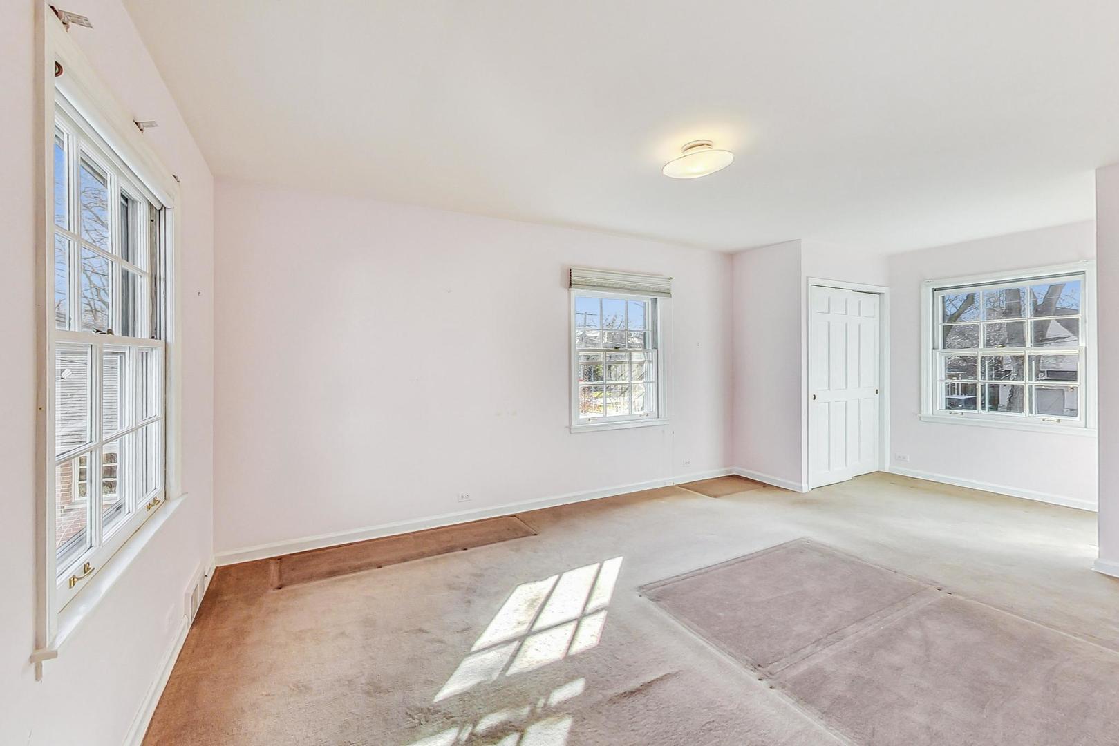 765 Walden Road Winnetka, IL 60093 - Photo 18 of 40 an empty room with windows