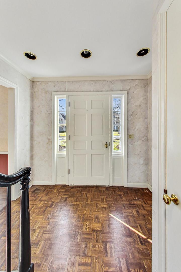 765 Walden Road Winnetka, IL 60093 - Photo 3 of 40