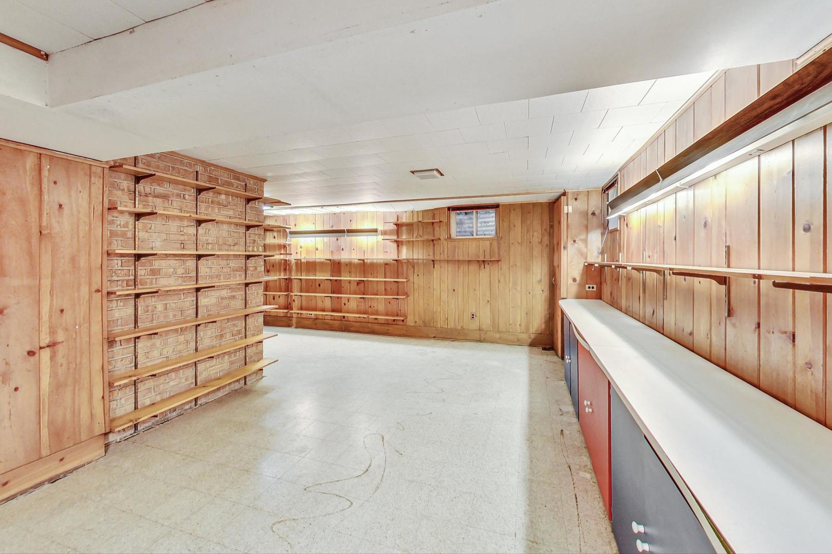 765 Walden Road Winnetka, IL 60093 - Photo 32 of 40 a view of a garage