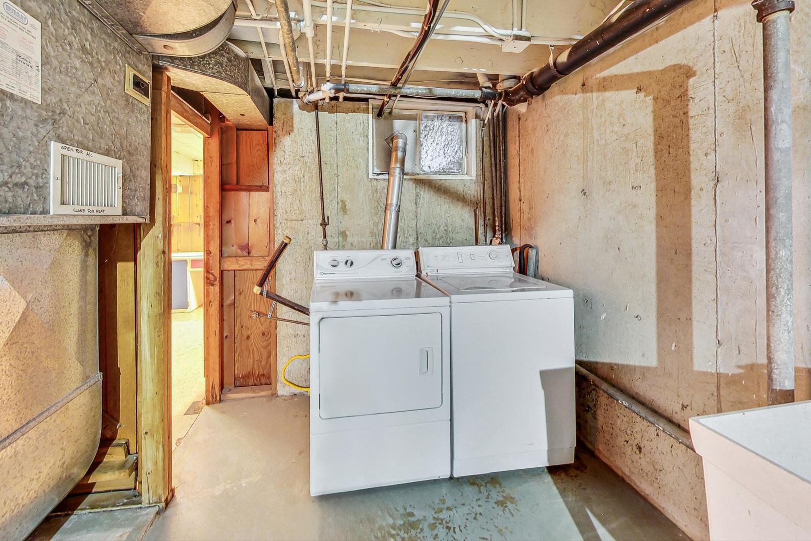 765 Walden Road Winnetka, IL 60093 - Photo 33 of 40 a utility room with dryer and washer