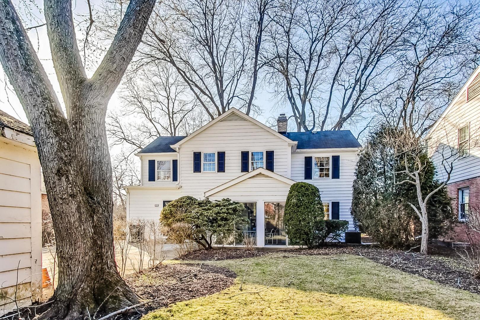 765 Walden Road Winnetka, IL 60093 - Photo 37 of 40 a front view of a house with a yard