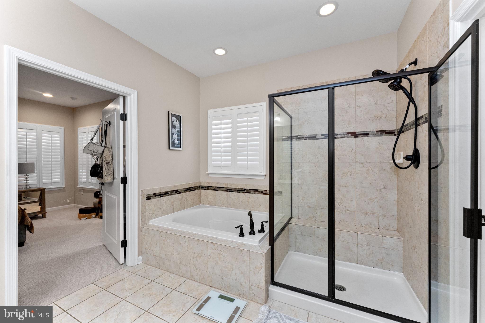 870 Reynards Run Blue Bell, PA 19422 - Photo 18 of 30 a bathroom with a bathtub and a shower
