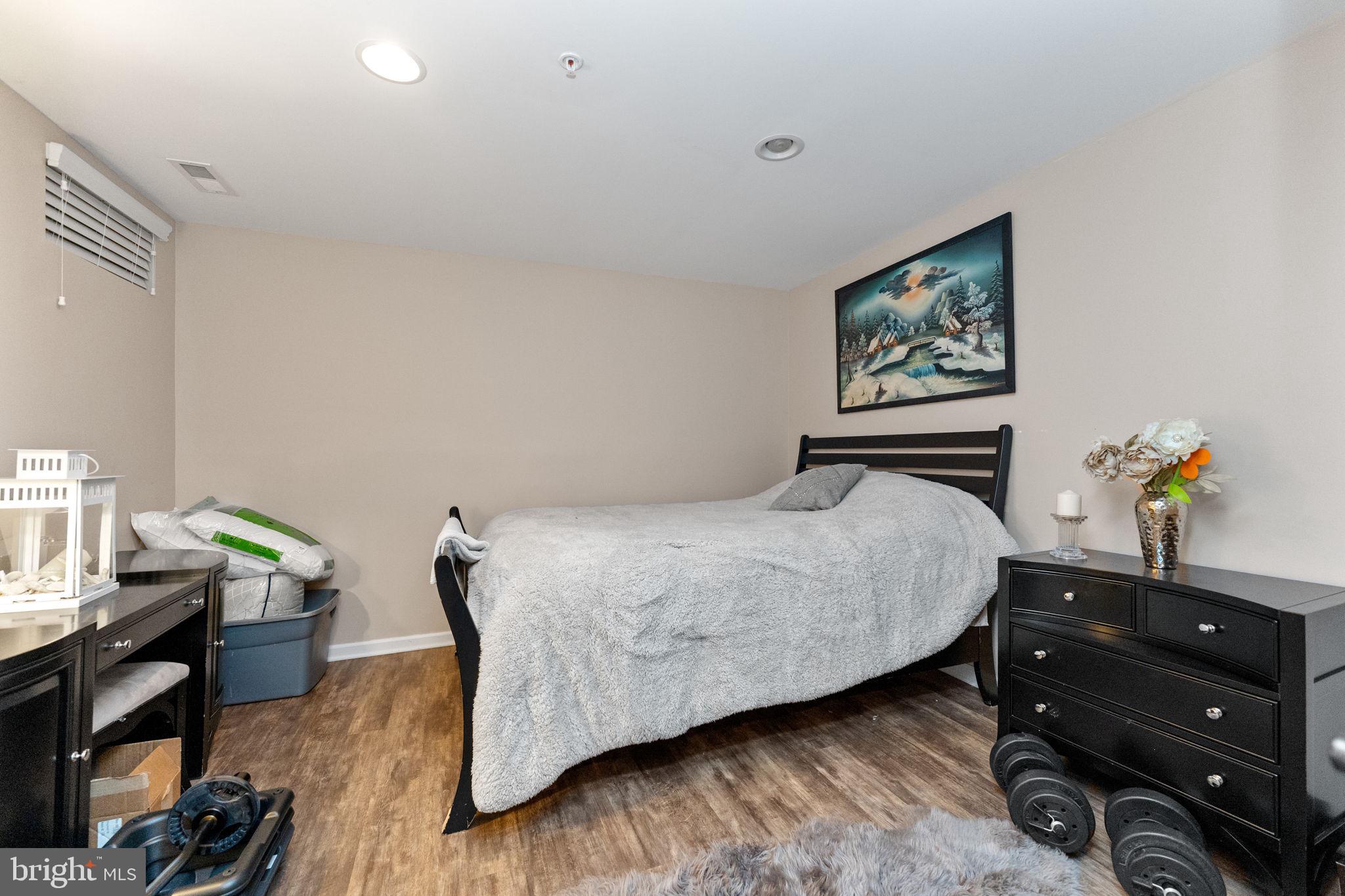 870 Reynards Run Blue Bell, PA 19422 - Photo 27 of 30 a bedroom with a bed and a dresser in it