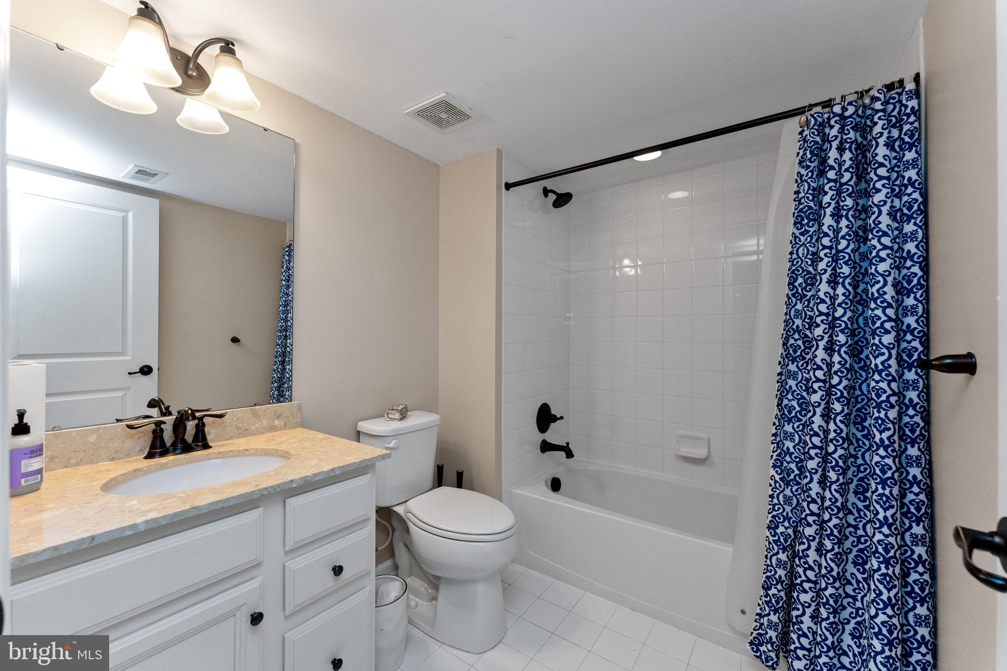 870 Reynards Run Blue Bell, PA 19422 - Photo 28 of 30 a bathroom with a bathtub a sink and a large mirror