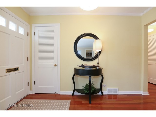 1165 Woodview Road Burr Ridge, IL 60527 - Photo 3 of 24