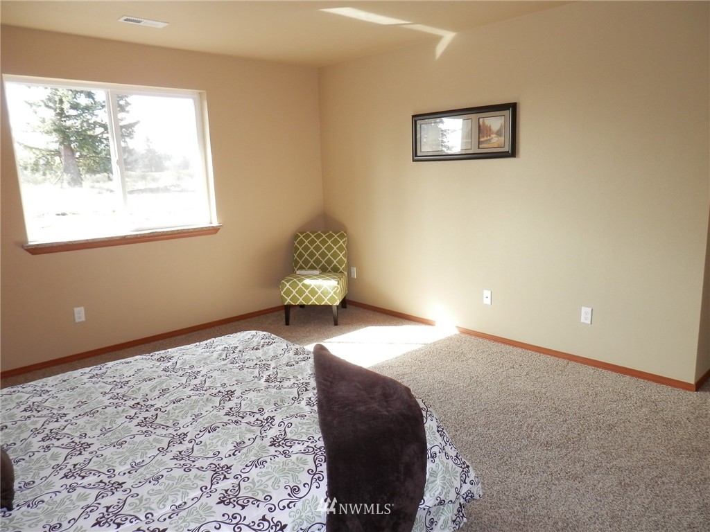 6210 192nd Lane Southwest Rochester, WA 98579 - Photo 12 of 23