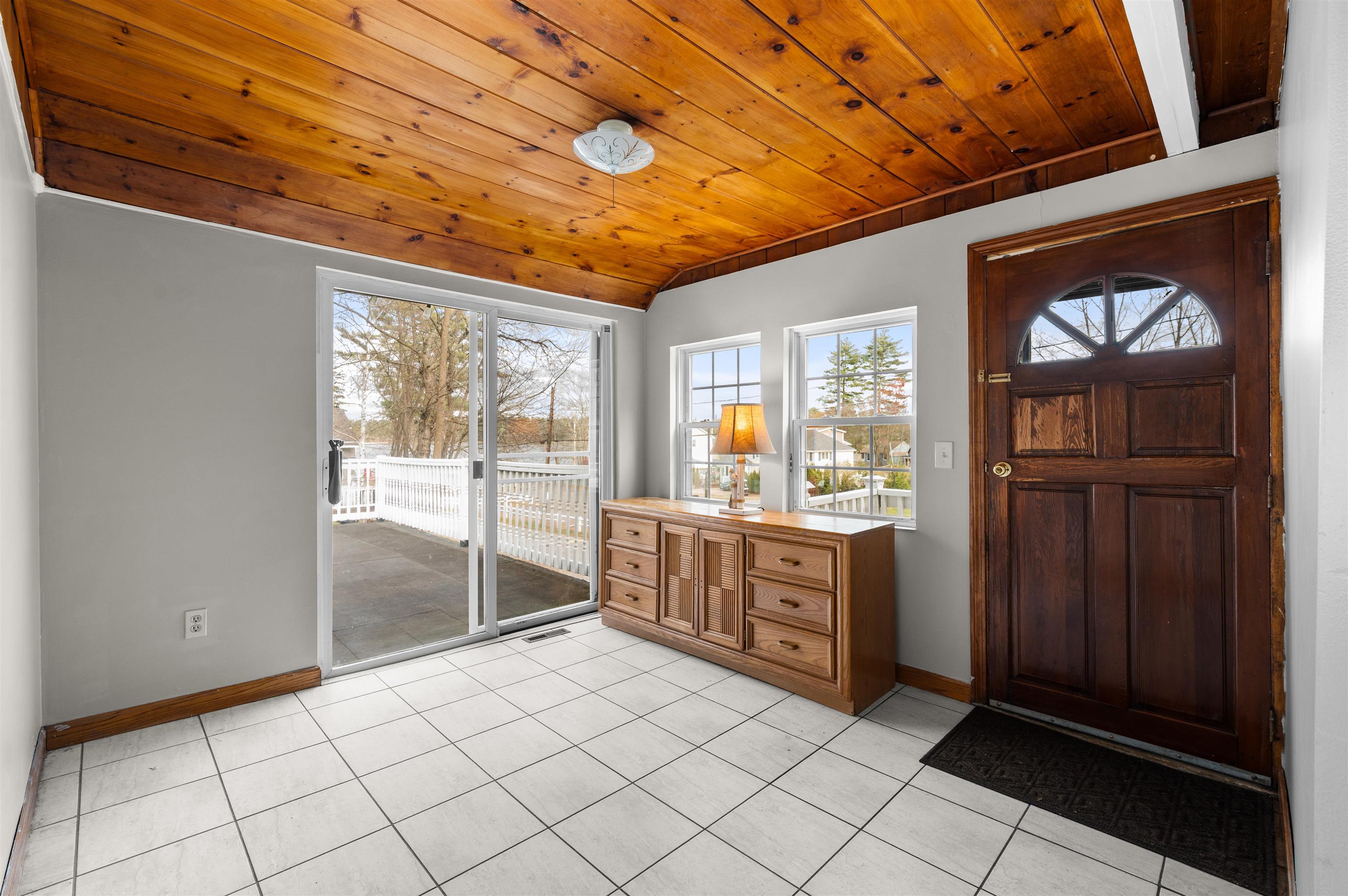 120 Chases Grove Road Derry, NH 03038 - Photo 13 of 48