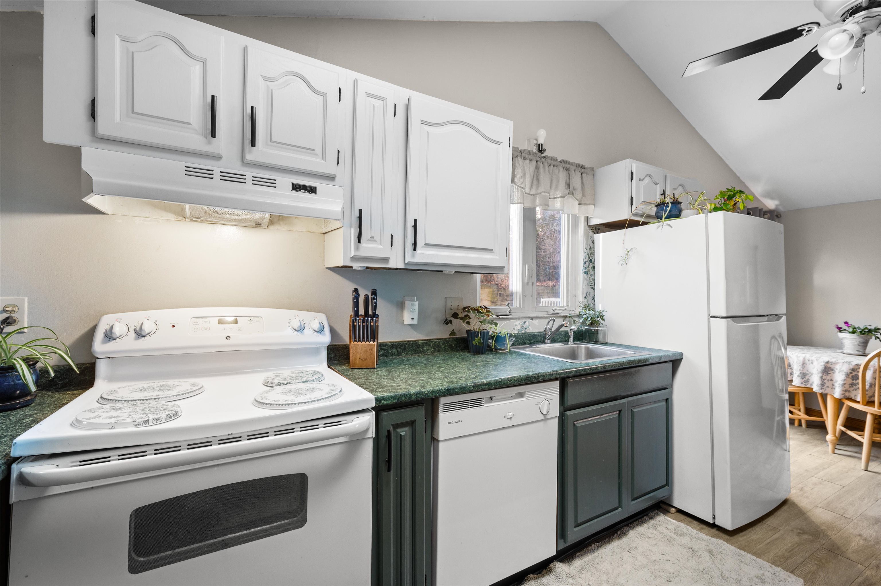 120 Chases Grove Road Derry, NH 03038 - Photo 21 of 48