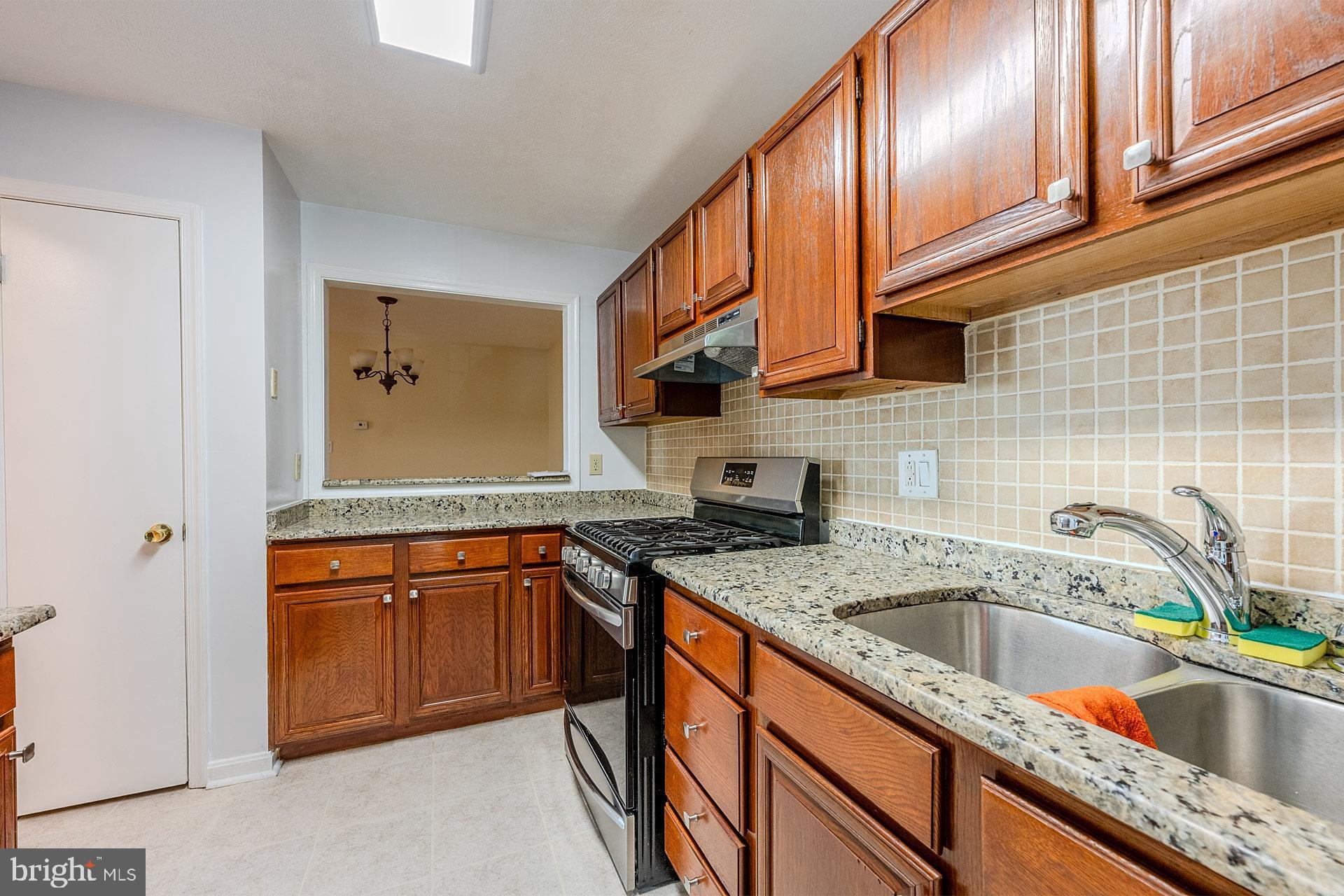 10176 Oakton Terrace Road, Unit 10176 Oakton, VA 22124 - Photo 12 of 35