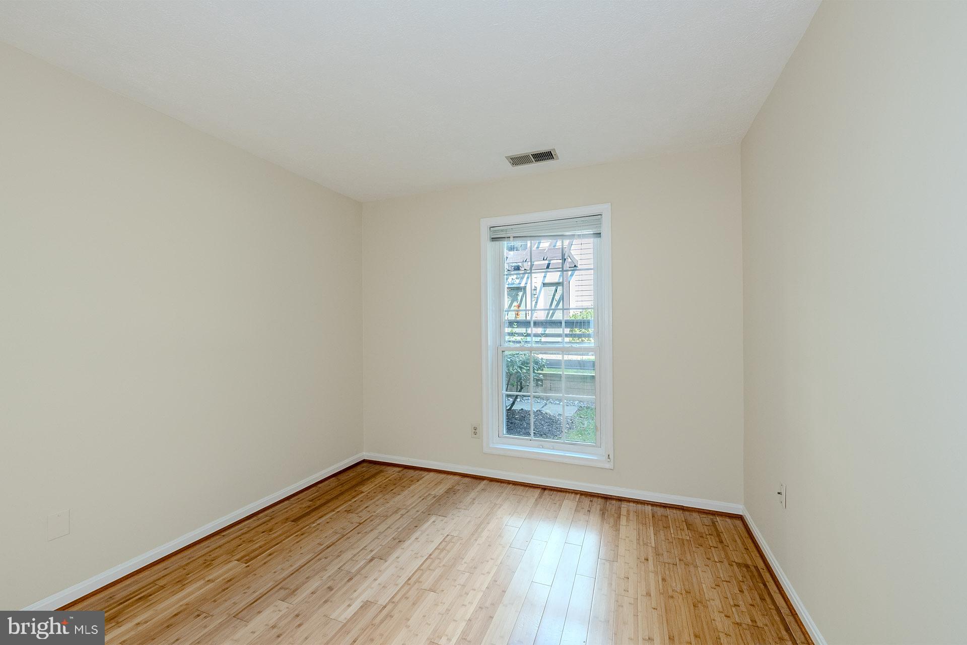 10176 Oakton Terrace Road, Unit 10176 Oakton, VA 22124 - Photo 20 of 35