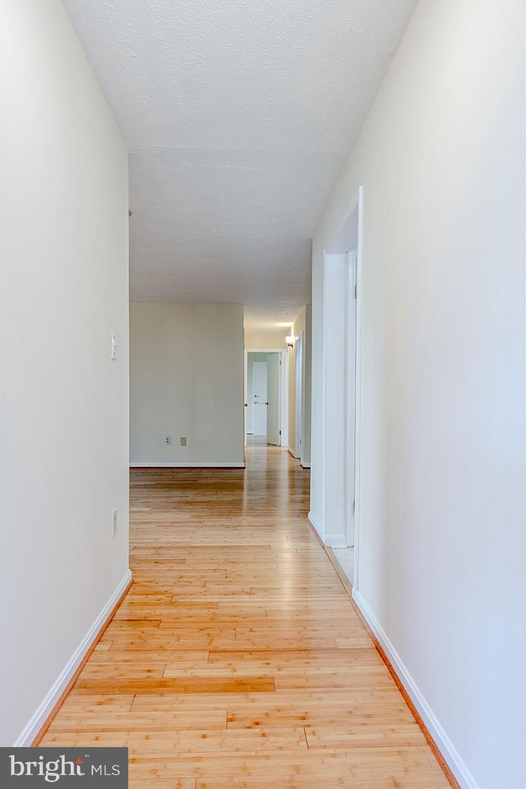 10176 Oakton Terrace Road, Unit 10176 Oakton, VA 22124 - Photo 5 of 35
