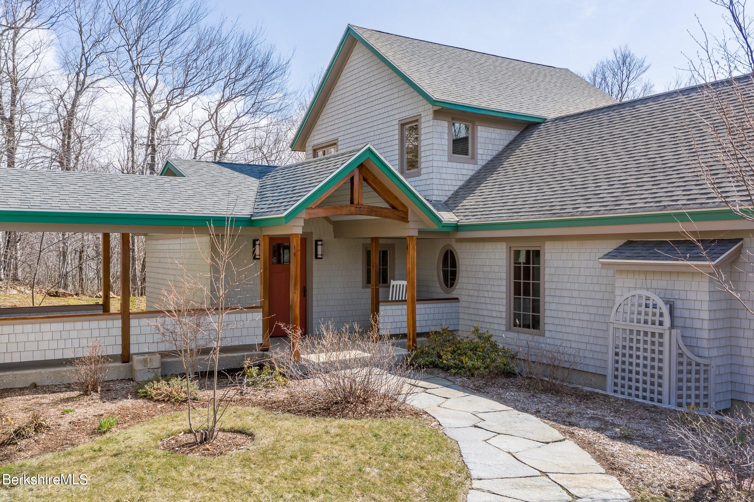 333 Leonhardt Road Becket, MA 01223 - Photo 6 of 58 6 entryway