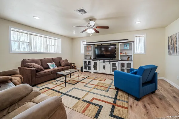 $395,000 | 100 Breesport Drive, Sandia, TX 78383