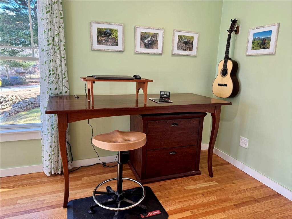 55 Pine Hill Road South Kingstown, RI 02879 - Photo 14 of 41 Work space desk