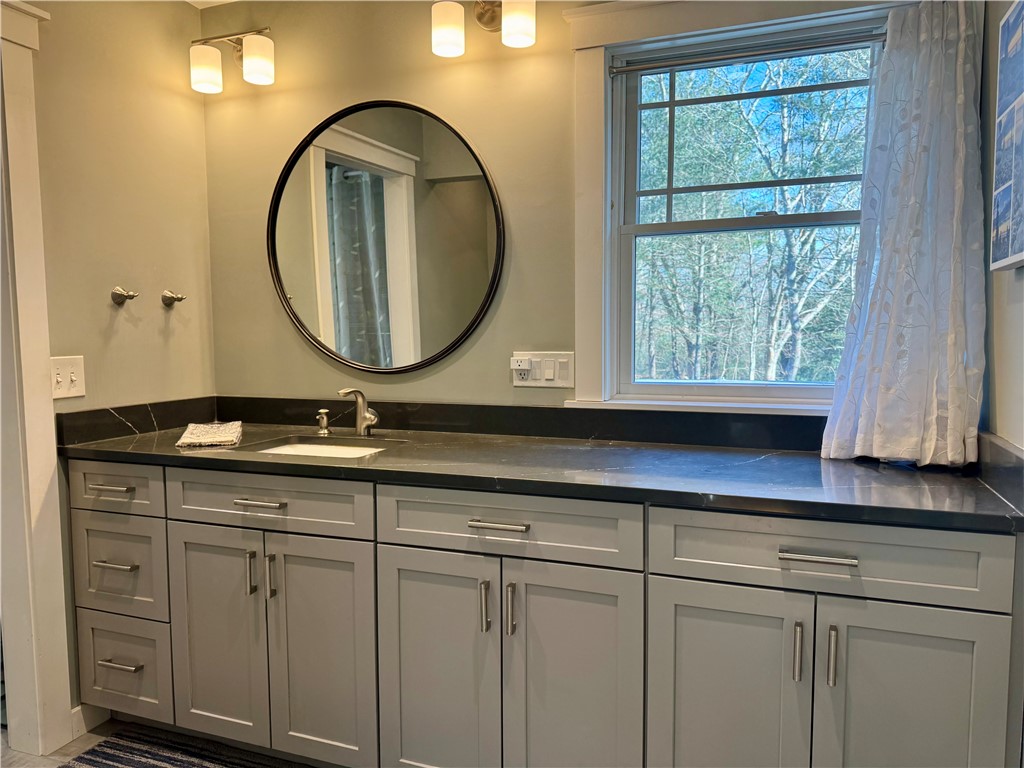 55 Pine Hill Road South Kingstown, RI 02879 - Photo 19 of 41 Primary bathroom