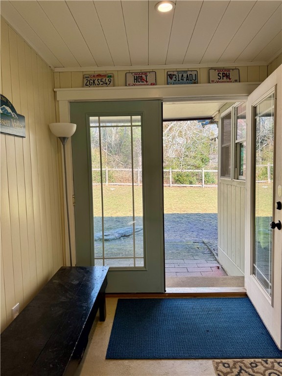 55 Pine Hill Road South Kingstown, RI 02879 - Photo 27 of 41 Mudroom looking to the back yard