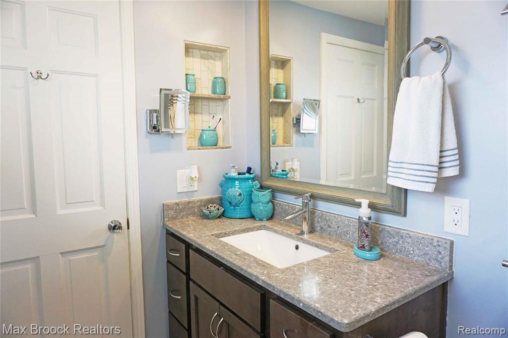 35718 Johnstown Road Farmington Hills, MI 48335 - Photo 25 of 31