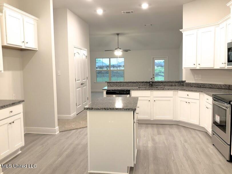 15263 Oneal Road Gulfport, MS 39503 - Photo 7 of 17 example kitchen with center island 2