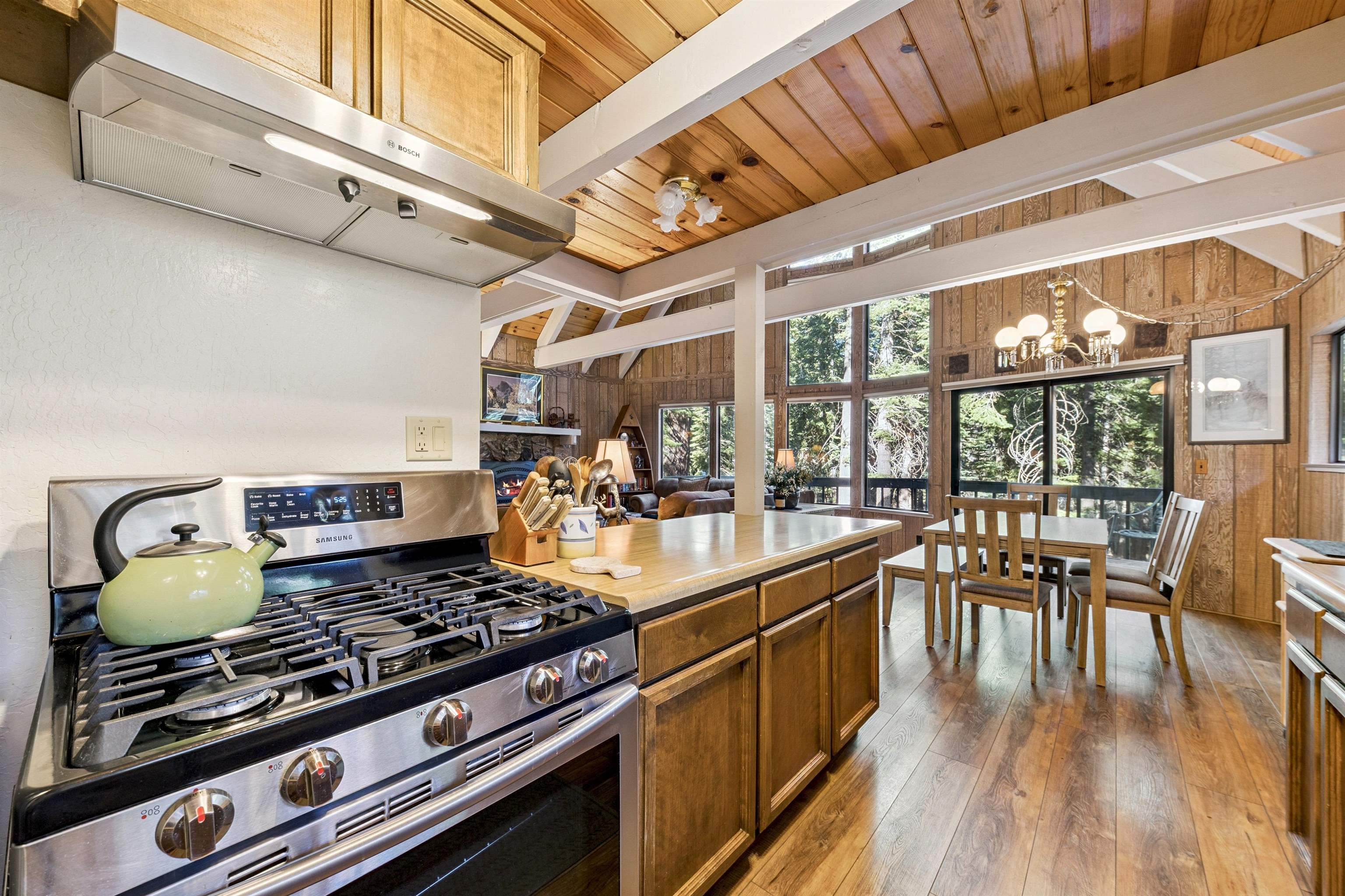 11933 Chamonix Road Truckee, CA 96161 - Photo 13 of 27