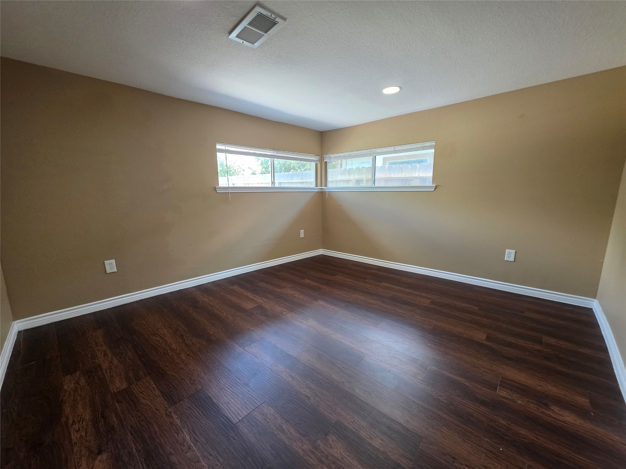 4105 Rutland Street Houston, TX 77018 - Photo 8 of 34 Spaceous secondary bedroom