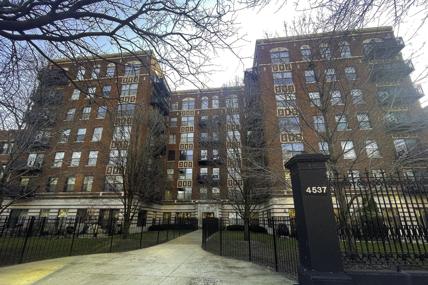 4537 South Drexel Blvd Unit 209  