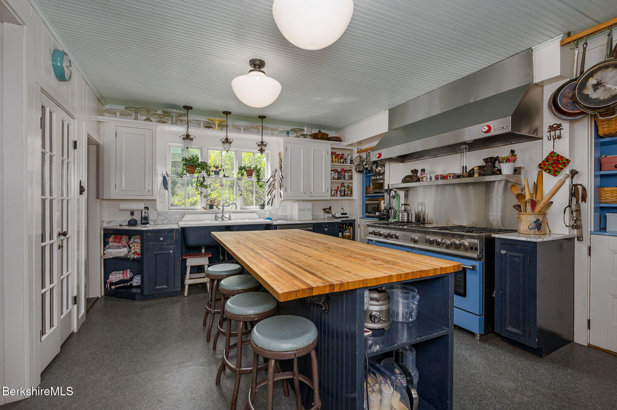 14 South Street Ashfield, MA 01330 - Photo 12 of 32 A6_South-St-MAIN_013_3828