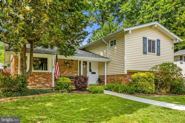 $800,000 | 10208 Forest Avenue, Fairfax, VA 22030