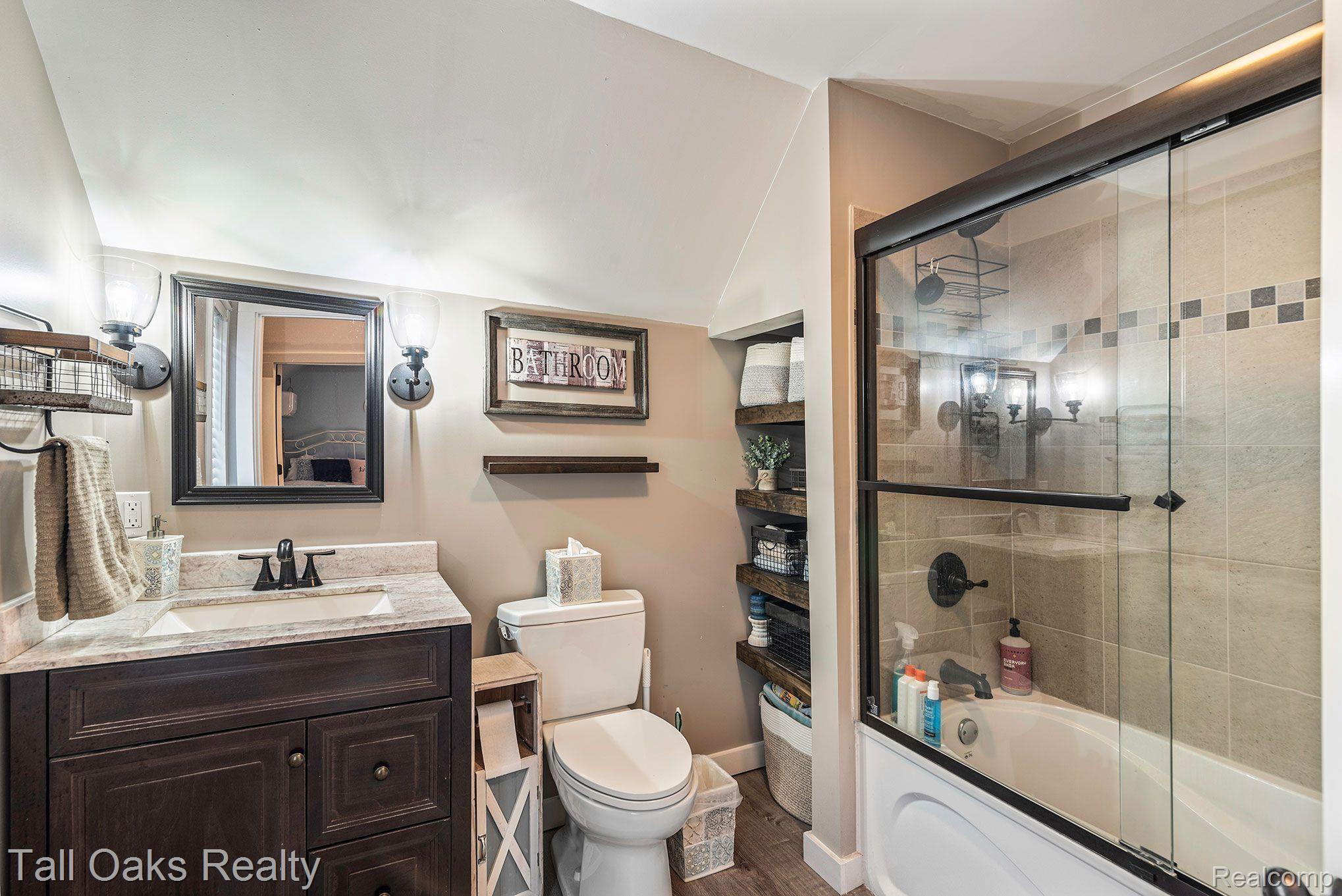 3699 South Hadley Road Metamora, MI 48455 - Photo 18 of 50 Upstairs Bathroom
