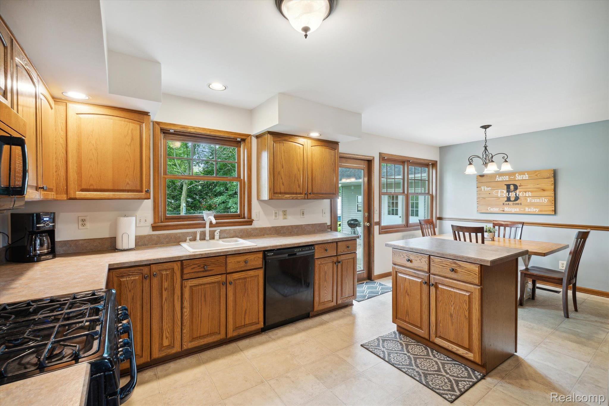 2317 North Vassar Road Burton, MI 48509 - Photo 11 of 42 Gallery Image 11
