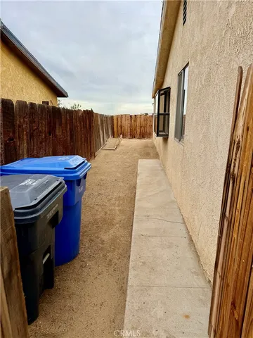 $305,000 | 305 Beverly Avenue, Barstow, CA 92311