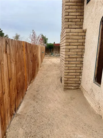 $305,000 | 305 Beverly Avenue, Barstow, CA 92311