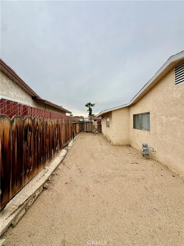 $305,000 | 305 Beverly Avenue, Barstow, CA 92311