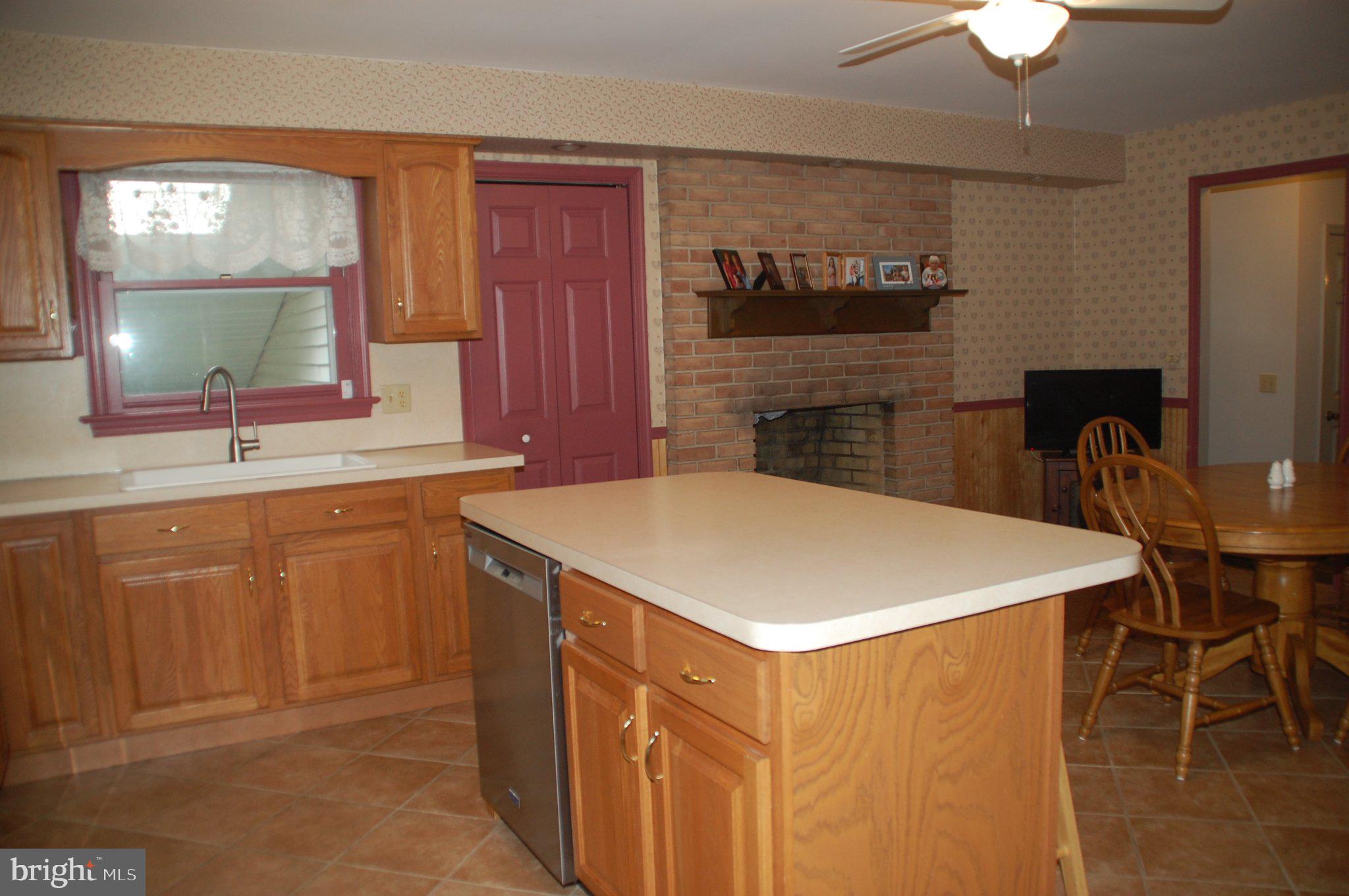 883 Kulp Road Harleysville, PA 19438 - Photo 6 of 54 The fully appointed Country Kitchen...