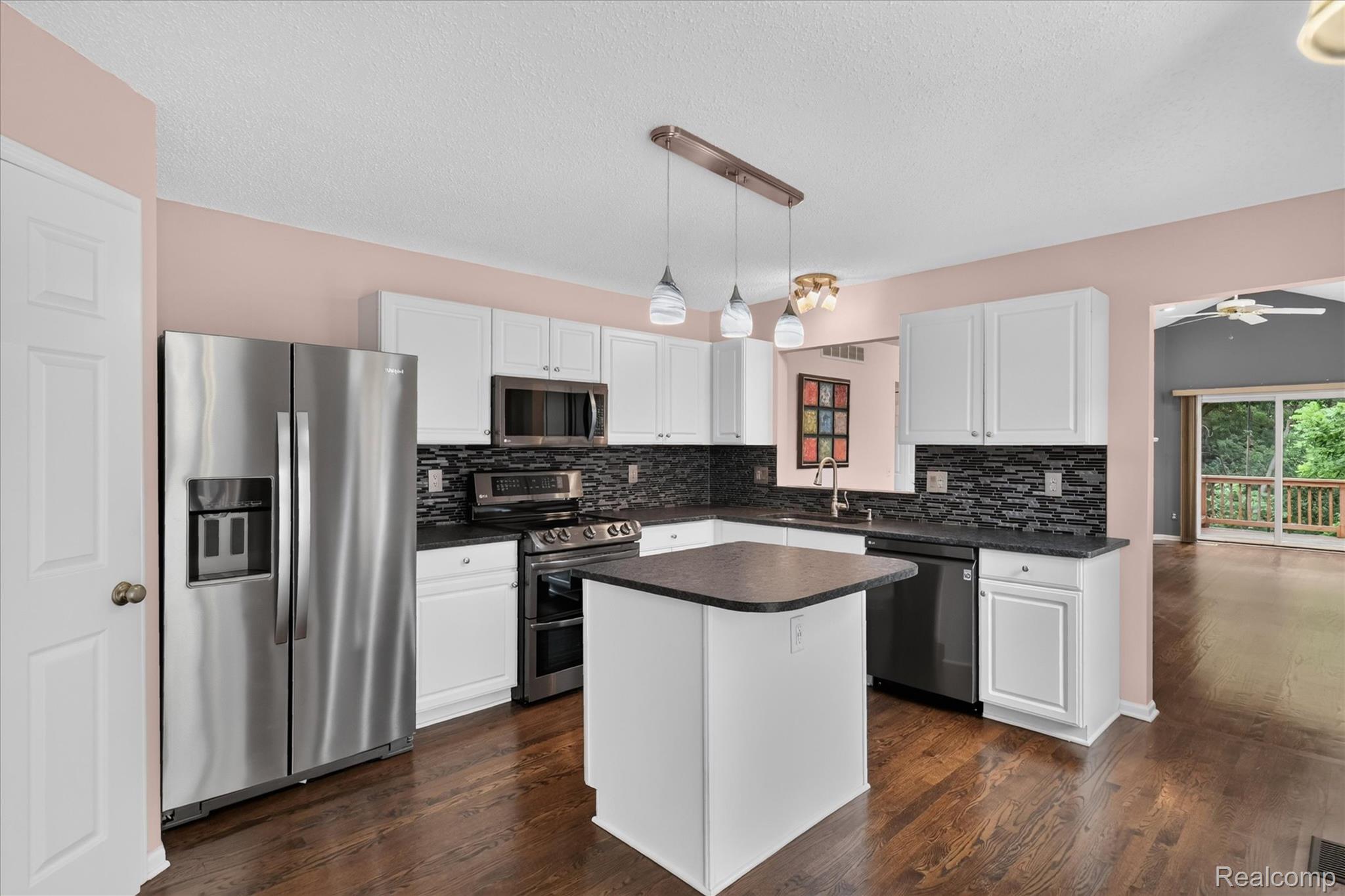 21660 River Ridge Trail Farmington, MI 48335 - Photo 20 of 48 KITCHEN - ALL APPLIANCES STAY