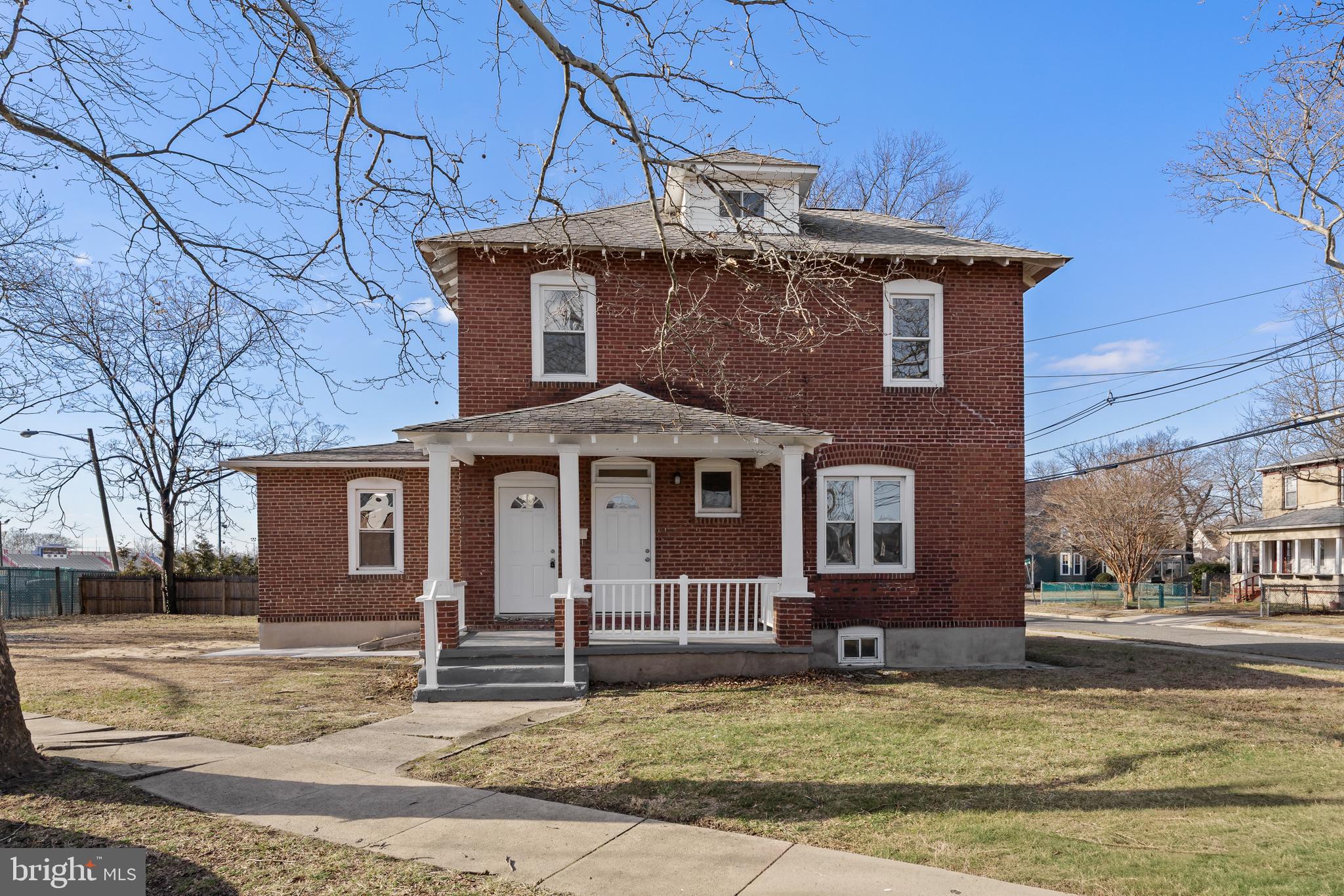 313 Delaware Avenue Palmyra, NJ 08065 - Photo 2 of 37