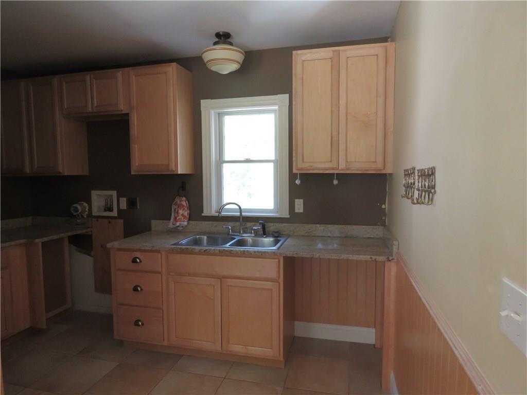 1115 Middle Road Warren, ME 04864 - Photo 8 of 35 Laundry Room