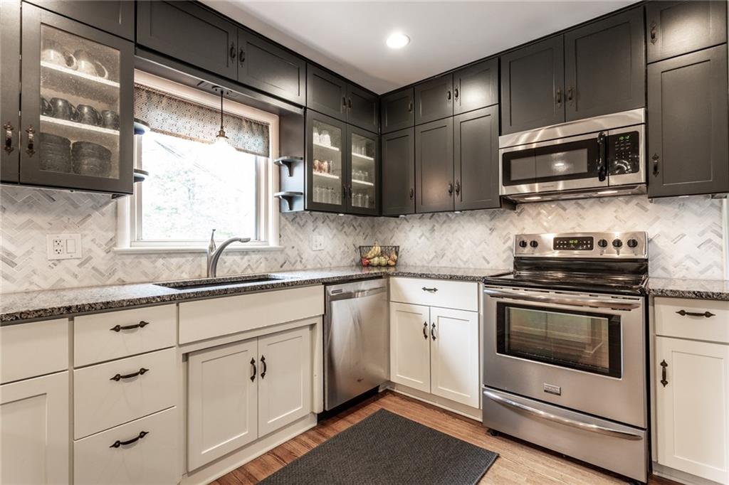 1433 Shawnee Road Indianapolis, IN 46260 - Photo 11 of 43 Gallery Image 11