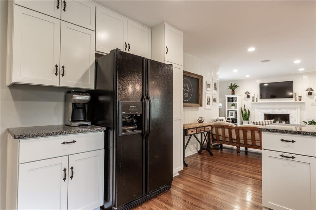 1433 Shawnee Road Indianapolis, IN 46260 - Photo 12 of 43 Gallery Image 12