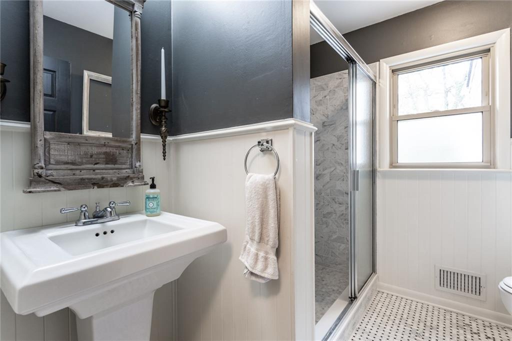 1433 Shawnee Road Indianapolis, IN 46260 - Photo 20 of 43 Gallery Image 20